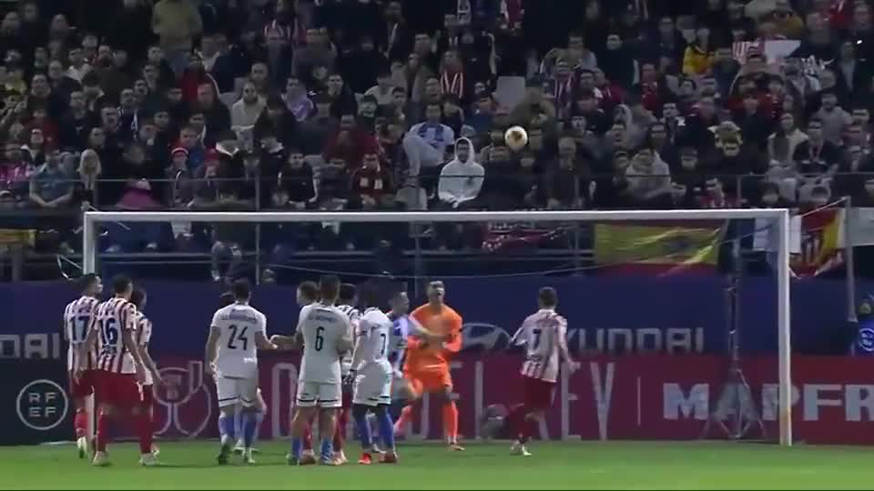 2026米兰冬奥会火炬继续在意大利境内传递