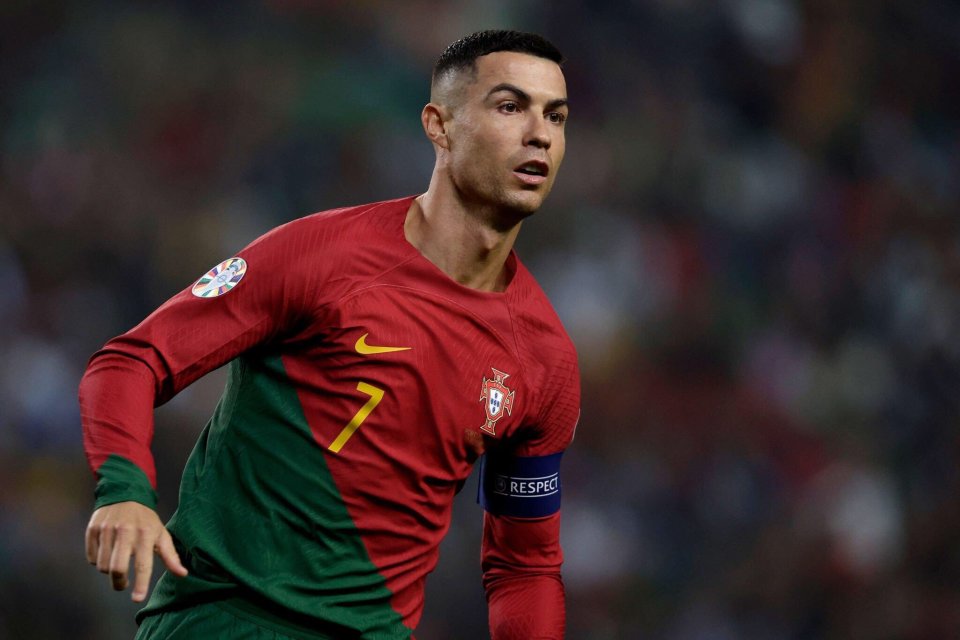 拉卡泽特回到酋长球场，观看并解说枪手对阵拜仁的比赛