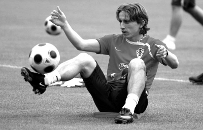 维尼修斯晒观看解放者杯决赛照片，随后庆祝母队弗拉门戈夺冠