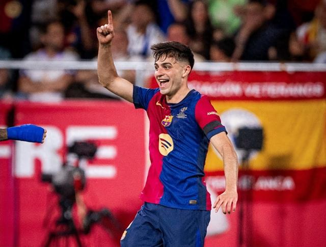 球星晒更衣室照，队内氛围引关注