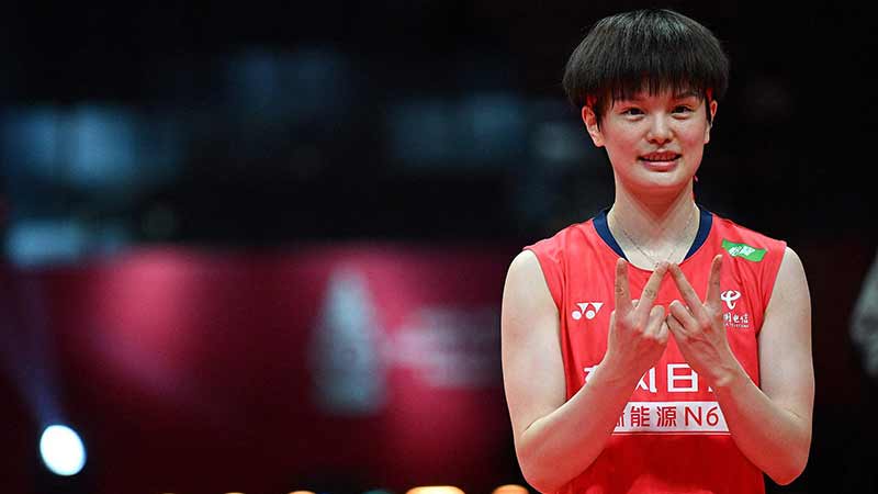 阿诺德受伤影响皇马阵容，巴尔韦德需客串右后卫，球迷呼吁调整阵型。