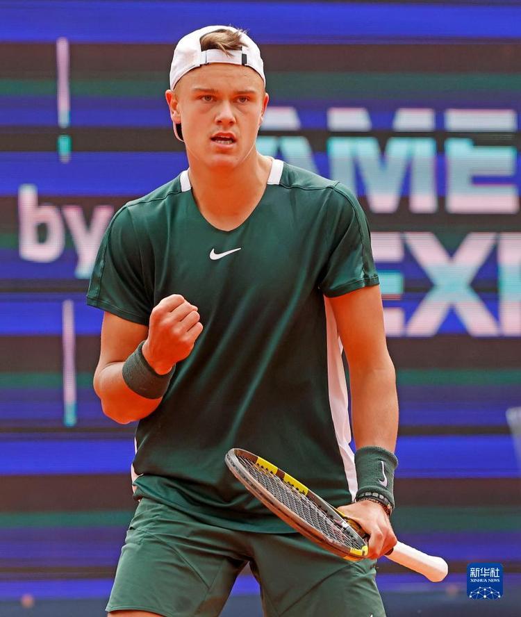 谨慎的复出 谨慎的复出